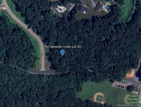 10 Clearwater Crk, Burlington, CT 06013