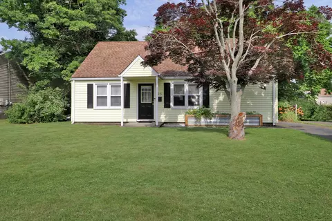 95 Meadows End Rd, Milford, CT 06460
