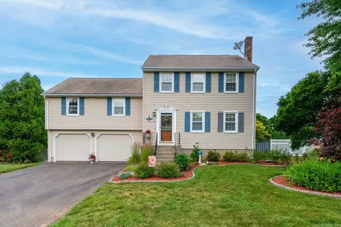 20 Oxford Ln, Cromwell, CT 06416