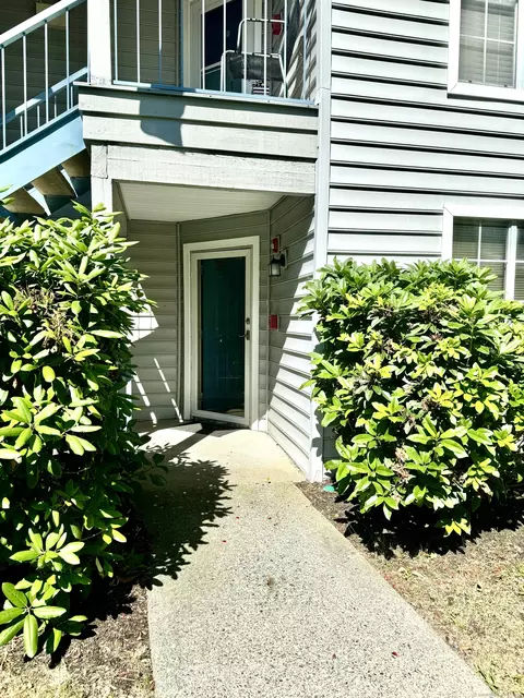 87 Leafwood Ln #241, Groton, CT 06340