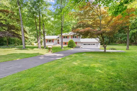 34 Honey Ln, Newtown, CT 06482