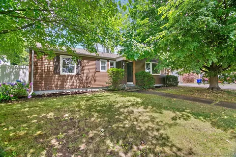 23 Pleasant St, Windsor Locks, CT 06096