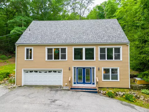 13 Pinelock Dr, Ledyard, CT 06335