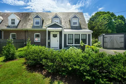 17 Meadowbrook Rd, Fairfield, CT 06824
