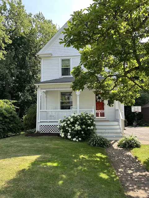 182 Raymond Rd, West Hartford, CT 06107