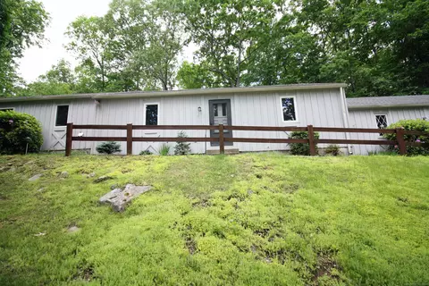 77 Scenic View Dr #17, Deep River, CT 06417