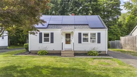 67 Valley Rd, Hamden, CT 06514