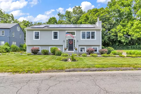 24 Fairlawn Ave, Danbury, CT 06810