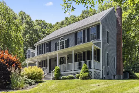 19 Tanglewood Dr, East Lyme, CT 06333