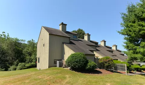 380 Old Waterbury Rd #13, Southbury, CT 06488