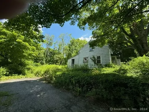 1 Sedor Ln, Newtown, CT 06470