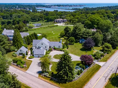 86 Montauk Ave, Stonington, CT 06378