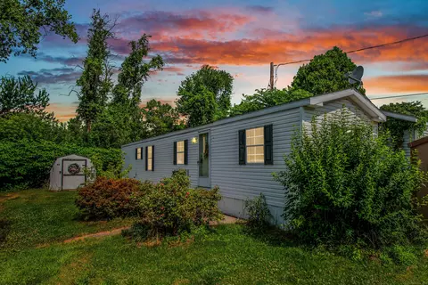 9 Main St #TRLR 40, South Windsor, CT 06074