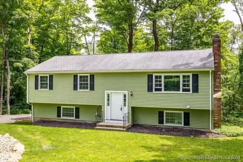9 Quiet Woods Rd, East Hampton, CT 06424