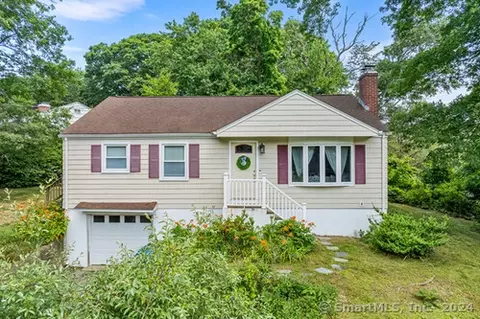 50 Valley Rd, Groton, CT 06340