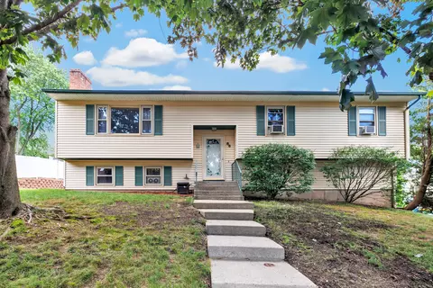 86 Kendall Cir, Waterbury, CT 06708