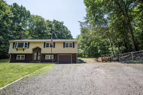 35 Jackson Rd, Haddam, CT 06441
