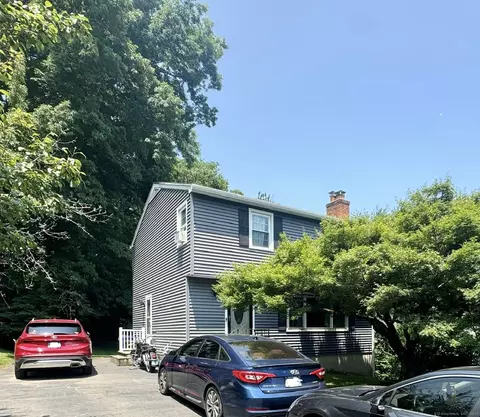 18 Robins Sq E, Norwalk, CT 06854