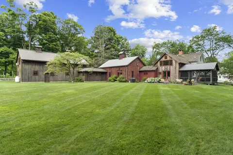 29 Taunton Hill Rd, Newtown, CT 06470