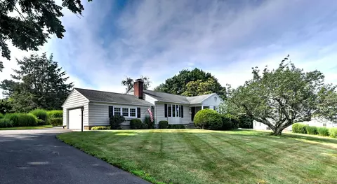 25 Thorburn Ave, Trumbull, CT 06611