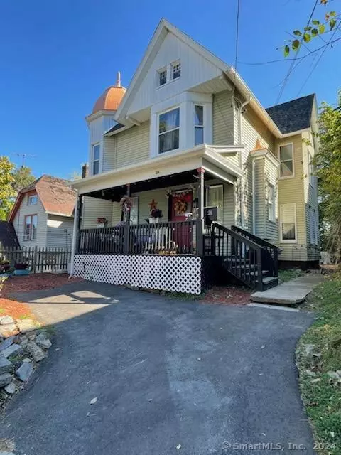 28 Summer St, Norwich, CT 06360