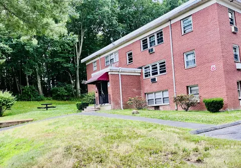 306 Pine Rock Ave #D18, Hamden, CT 06514