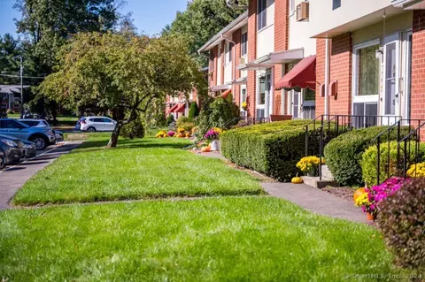 113 Centerbrook Rd, Hamden, CT 06518