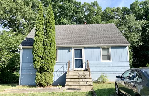 135 Rainbow Rd, Bridgeport, CT 06606