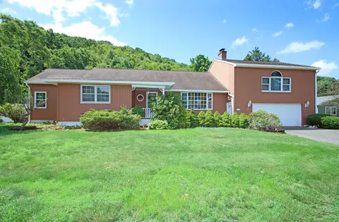 43 Valley Dr, Naugatuck, CT 06770