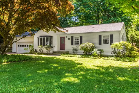 90 Russ Rd, Trumbull, CT 06611