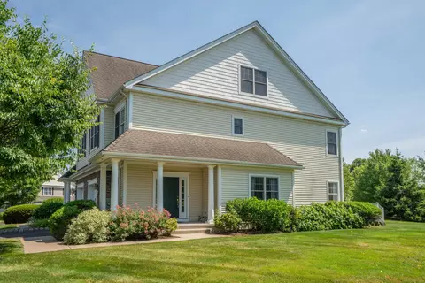 30 Carnoustie Cir #30, Bloomfield, CT 06002