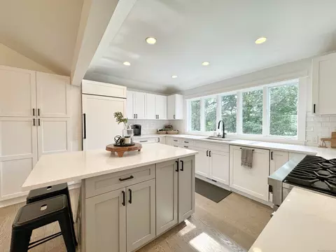 45 Creeping Hemlock Dr, Norwalk, CT 06851