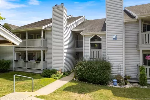 15 Crown Knoll Ct UNIT 37, Groton, CT 06340