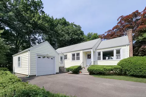 86 Wellner Dr, Fairfield, CT 06825