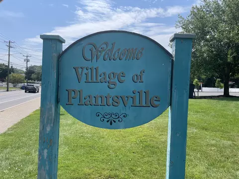 40 Cornerstone Ct #19, Plantsville, CT 06479