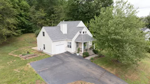 26 Timberwood Trl, Hamden, CT 06514
