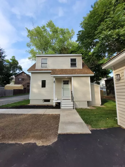 91 N Cliff St, Norwich, CT 06360