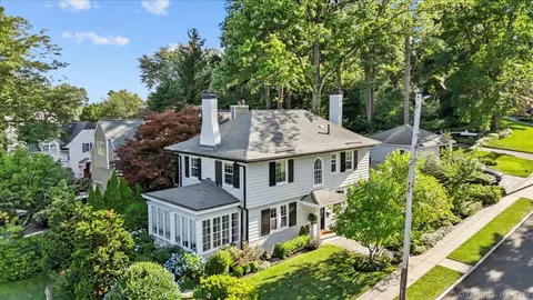 3 Forest Rd, West Hartford, CT 06119