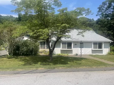 160 White Birch Dr, Southbury, CT 06488