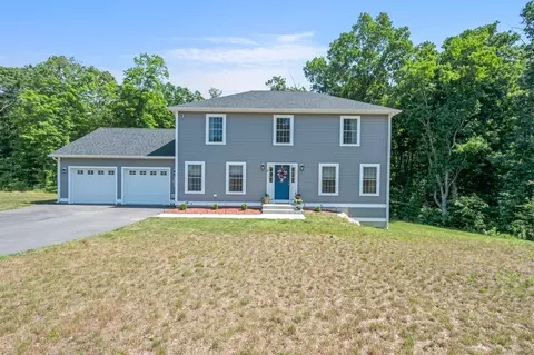 2 Bellows Dr, Ledyard, CT 06339