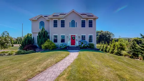53 Wimler Ln, Guilford, CT 06437