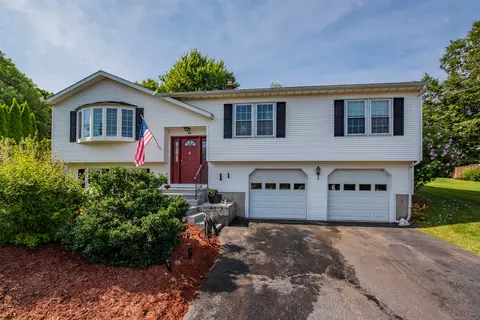44 Rayron Cir, Naugatuck, CT 06770