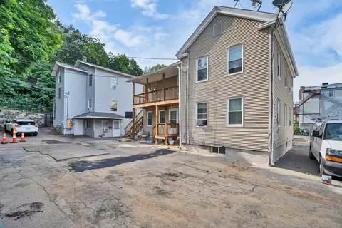 23 Barnum Ct, Naugatuck, CT 06770