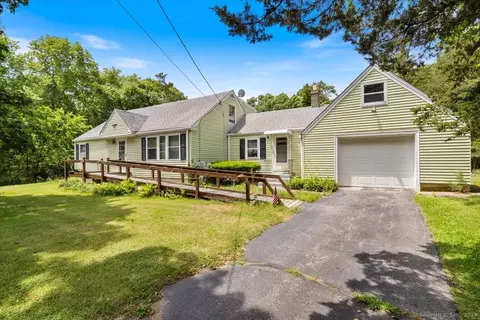 8 Cedarcrest Dr, Preston, CT 06365