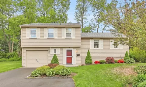 14 Blue Grass Dr, Middletown, CT 06457