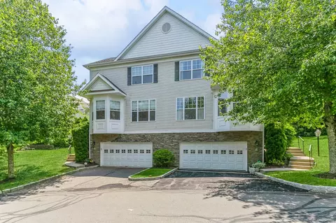 6 Maura Ln #6, Danbury, CT 06810