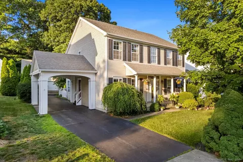 91 Lexington Way N, Milford, CT 06461