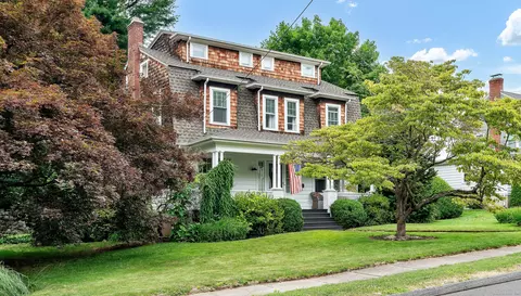 28 Robbins Dr, Wethersfield, CT 06109