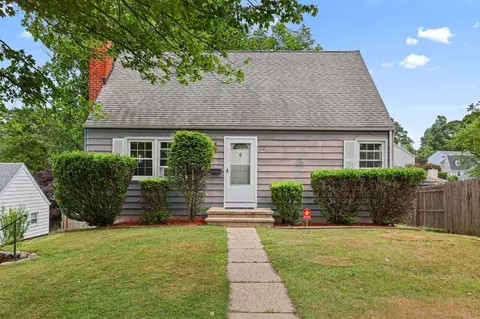 22 Chatham Dr, Norwalk, CT 06854