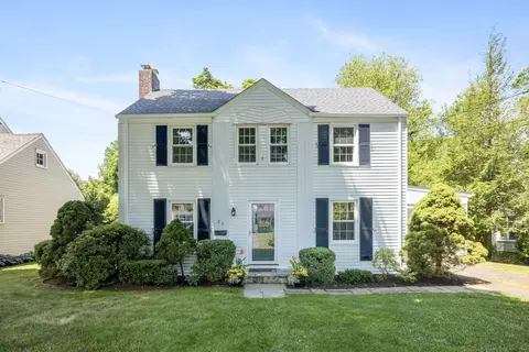 29 Knollwood Rd, West Hartford, CT 06110